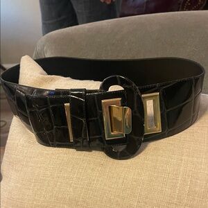 Vintage Elegant Black Croc-Embossed Belt with Gold Accents